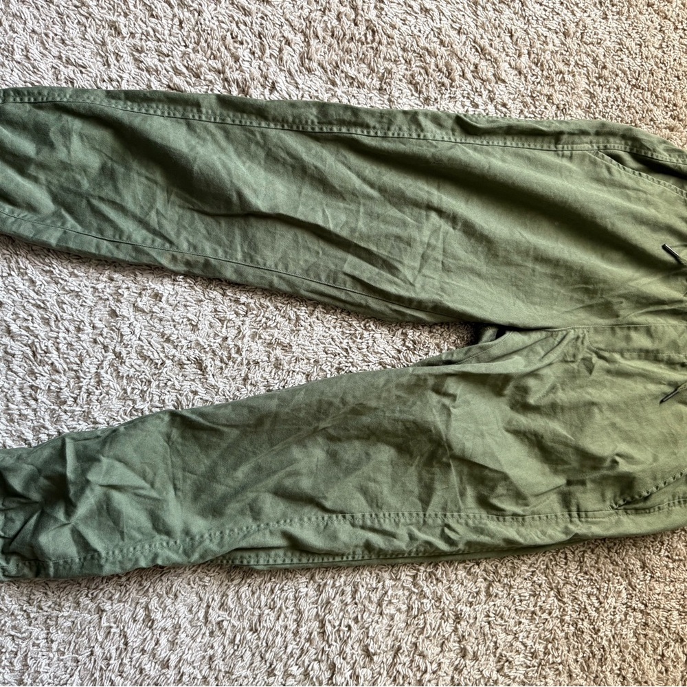 Women’s GAP Jogger Pants with Drawstring  size Medium